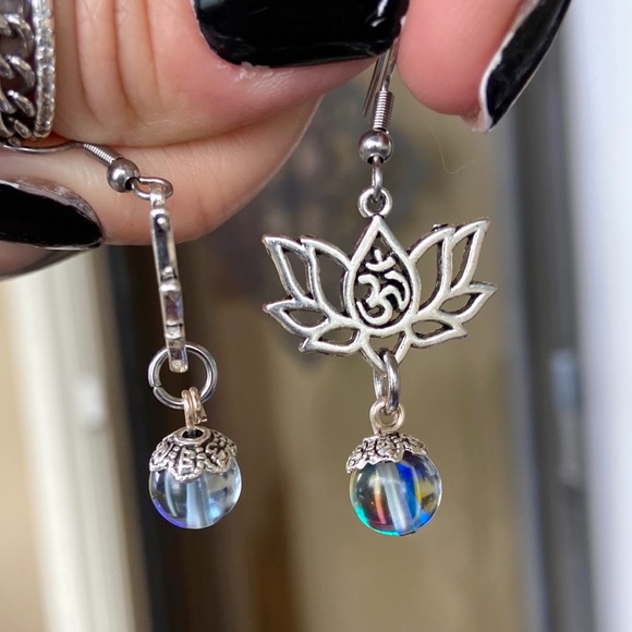 ๐ด SALE ! red dot items are 2 for $25 . Bundle more than 3 and its $10 each ๐ - Picture 5 of 12